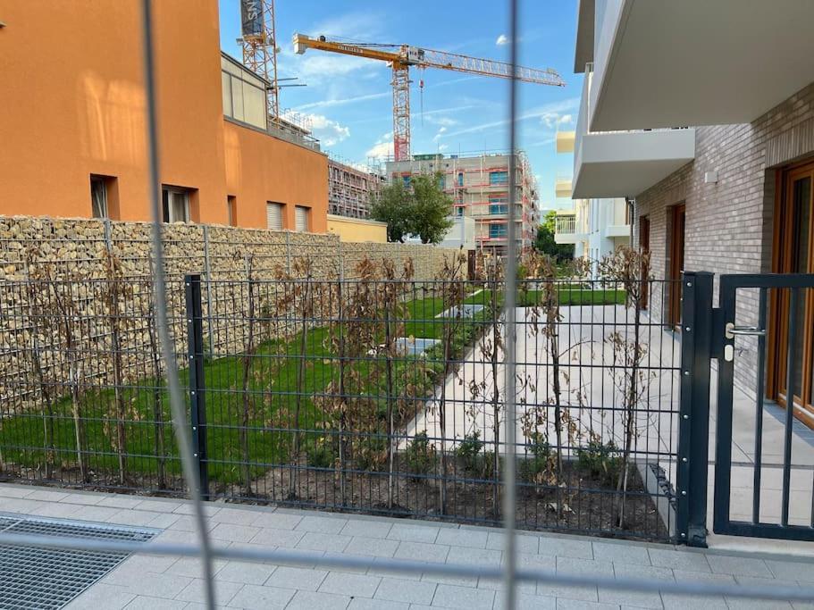 Three Bedroom Apartment In City Centre With A Grand Garden Frankfurt am Main Exterior foto